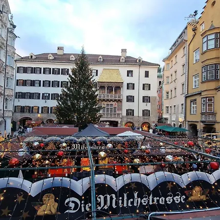 Historical Goldenes Dachl 인스브루크