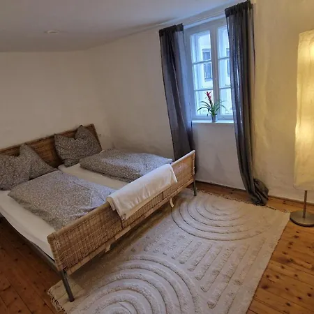 Historical Goldenes Dachl Apartment