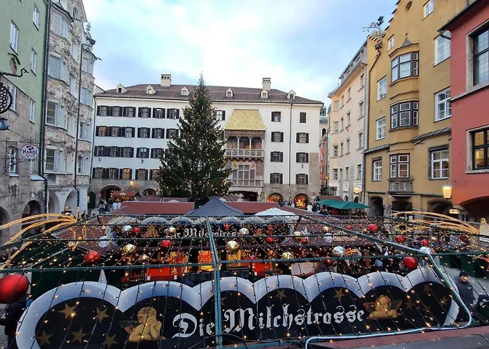 Historical Goldenes Dachl Інсбрук
